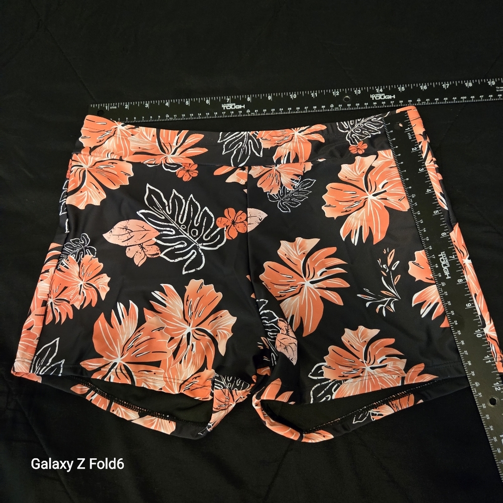 Hollipick Plus-Size Blouson Tankini Swim Set 14W – Black Floral Shorts + Flowing - Picture 6 of 9